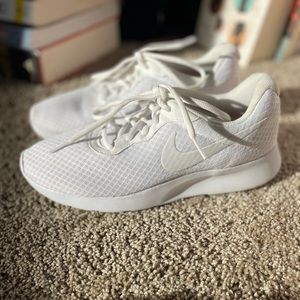 Nike Women’s Tanjun soft sneakers